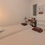Eixample Esquerre Arago Rocafort By Interhome